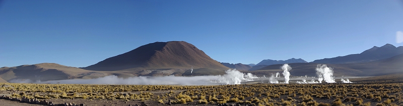 IMGP3681_3683.JPG - Nous n'avons pas vraiment vu ce qu'il fallait voir, c'est à dire des geysers actifs avec de beaux jets de vapeur. Tant pis !