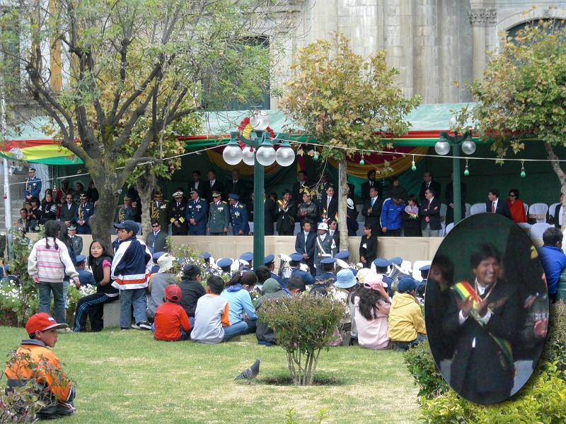 060_CIMG0382A.jpg - Fête nationale du 6 août, avec défilé militaire en fanfare.