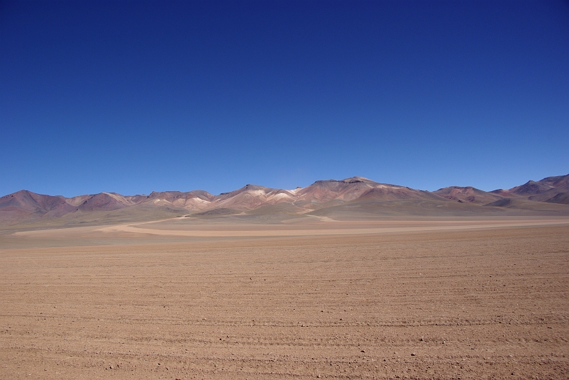 181_IMGP3263.JPG - Volcans qui barrent l'horizon.
