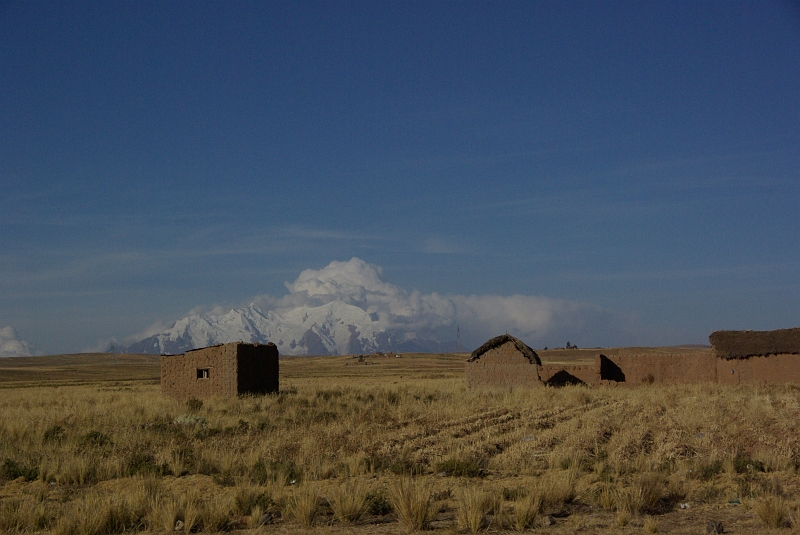 057_IMGP4012.JPG - La Cordillère Royale réapparaît, nous ne sommes pas loin de La Paz.