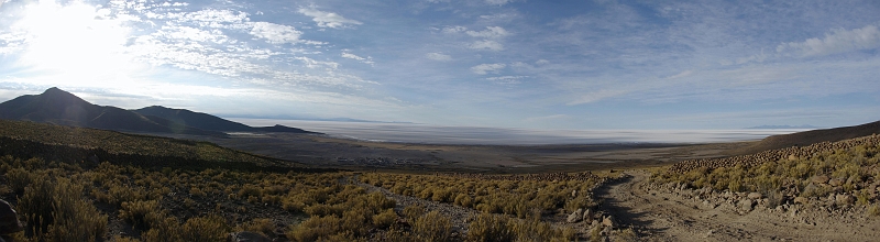 002_IMGP2751_2753A.jpg - Le Salar d'Uyuni à perte de vue.