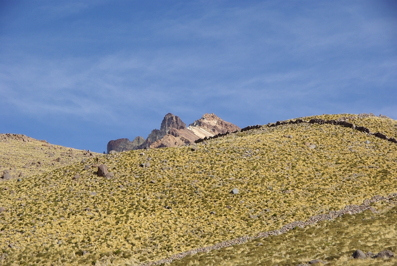 014_IMGP2766.JPG - Des murs de pierres sèches délimitent des parcelles au temps des Incas.
