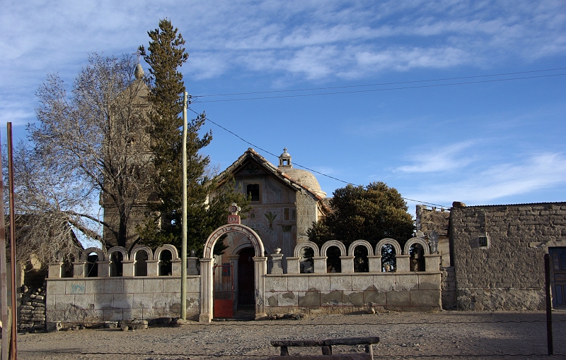 073_IMGP2849A.jpg - Petite église décrépie.
