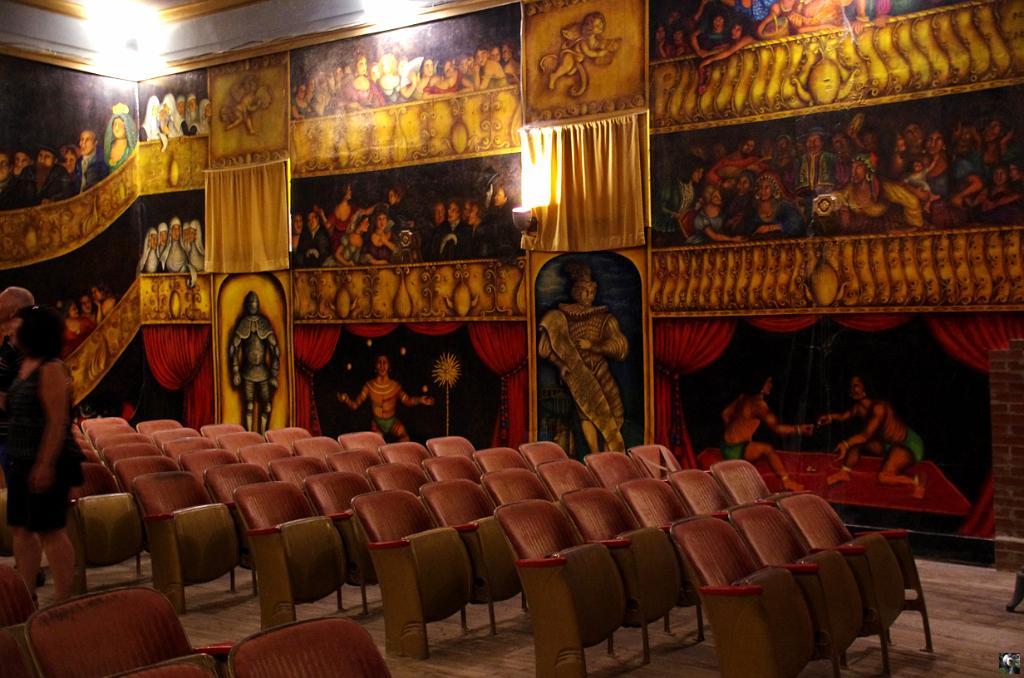 1041.JPG - C'est Martha Becket qui a peint l'ensemble de son opéra.