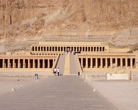 Hatshepsout et Medinet Habou. Nous irons voir deux derniers temples pour finir notre périple égyptien.