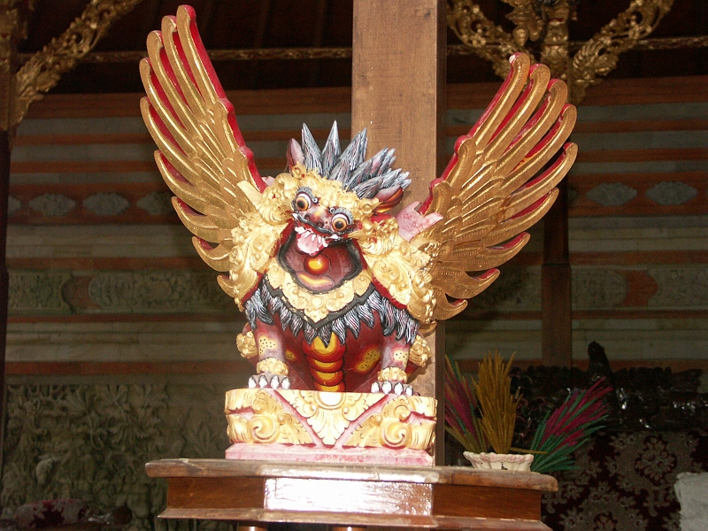 UBUD_Palais_PICT2631.JPG - Bon, y a des trucs qu'il ne vaut mieux pas croiser de nuit.