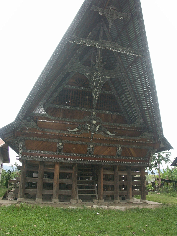 Batak_PICT0121.JPG - C'est la maison du chef du village, la plus belle.