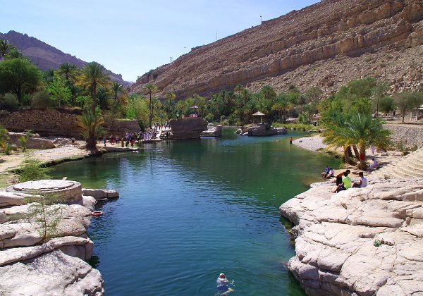 Wadi Bani Khalid et route pour Wahiba.