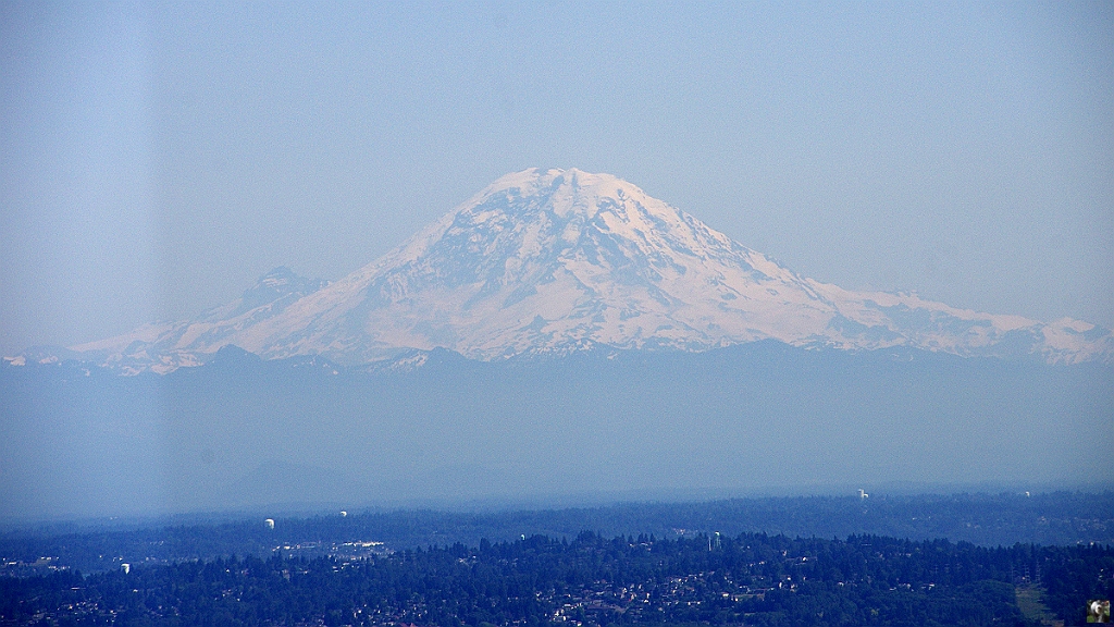 0019.JPG - La taille du mont Rainier (4 392m)  le rend très visible dans toute la région de Seattle. Les jours de temps clair, on peut l'apercevoir des villes de Portland dans l'État de l'Oregon et de Victoria au Canada.