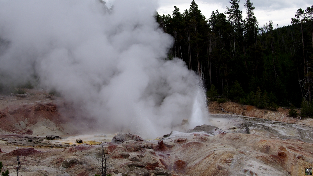 1008.JPG - Geyser.Fin de notre première journée à Yellowstone.